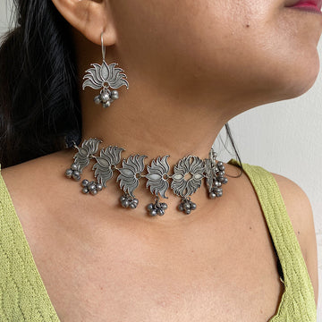 Artistic Lotus Choker Set